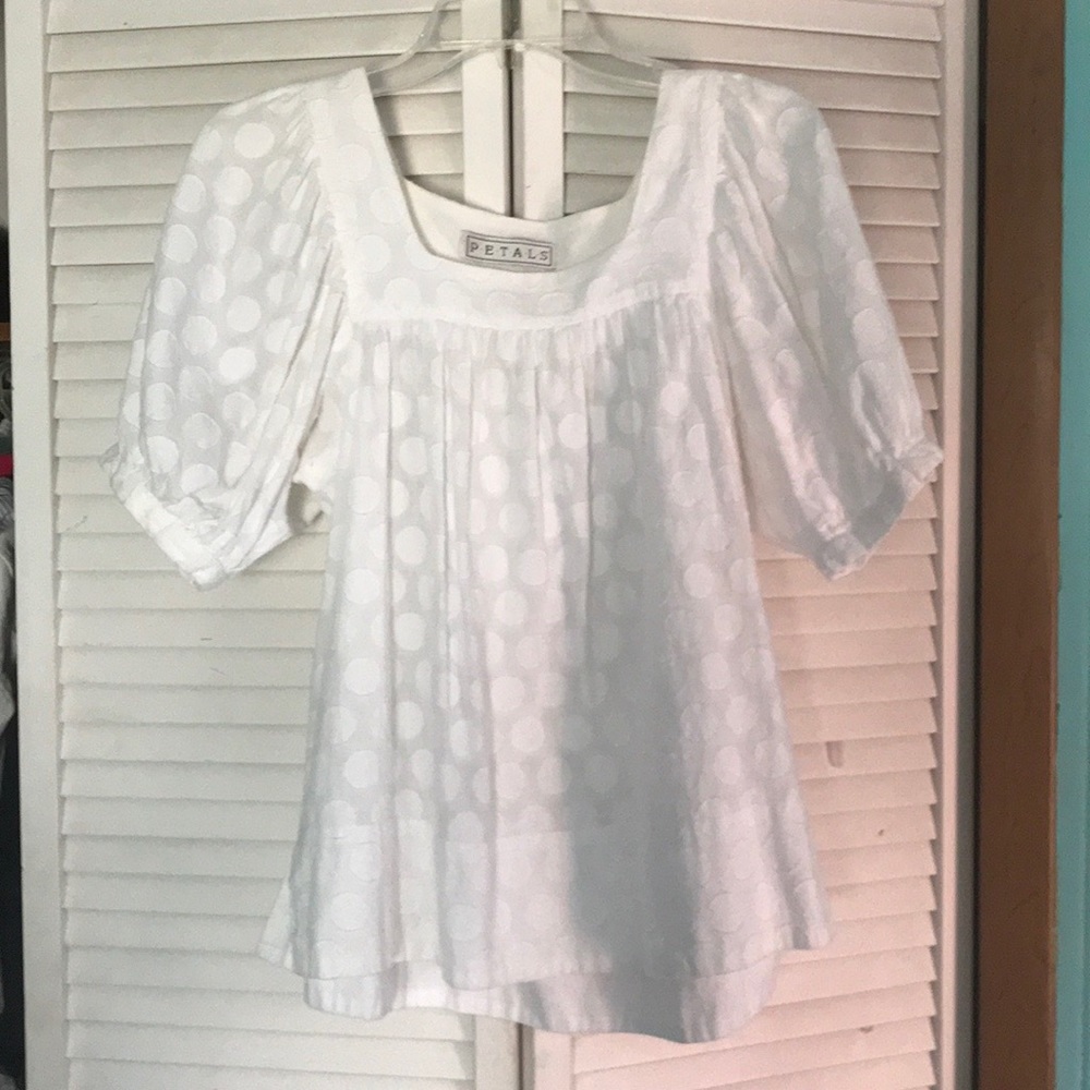blouse with a square collar puffed sleeves